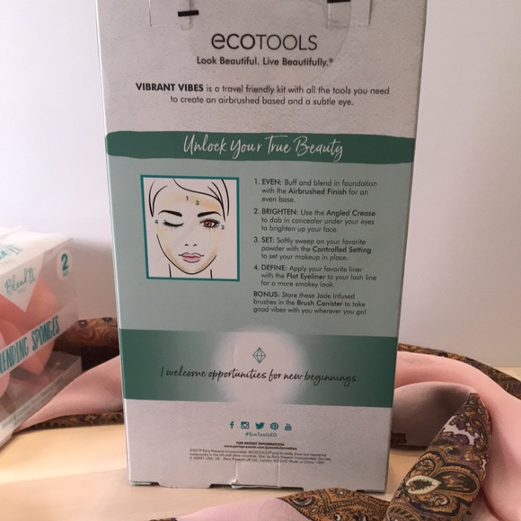 🌟NEW In Boxes Ecotools Travel Set of Make Up Brushes - Picture 2 of 2
